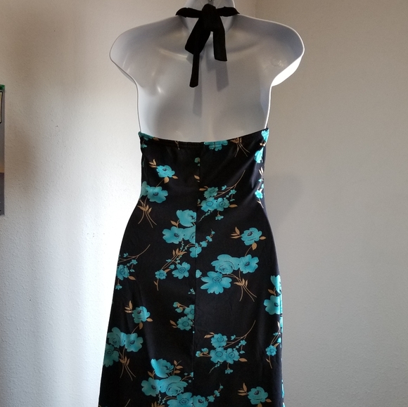 Hawaiian Halter Dress - Picture 2 of 4